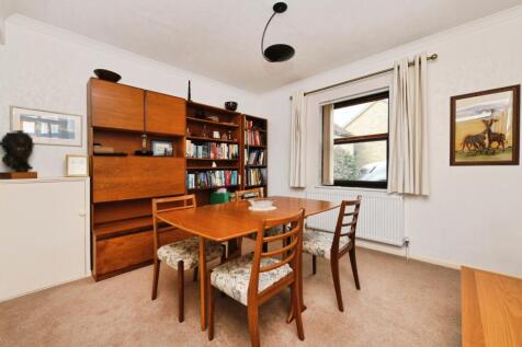 Bedroom /Dining Room