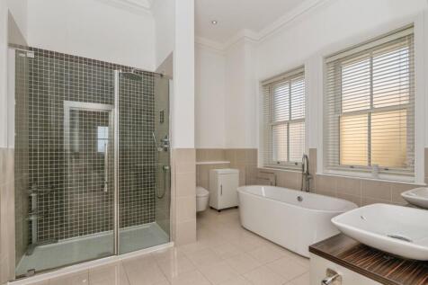 Family Bath/Shower