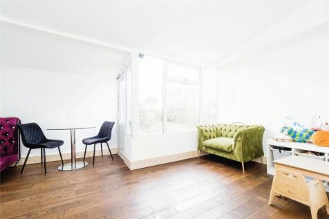 Play/Dining Room