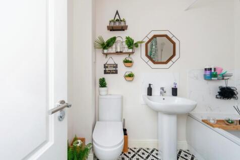 En-Suite Bathroom