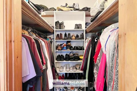Bedroom One Walk in Wardrobe
