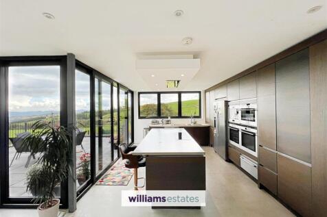 Open Plan Kitchen/Living Area