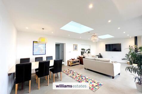 Open Plan Kitchen/Living Area