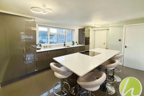 Kitchen/ Dining Area