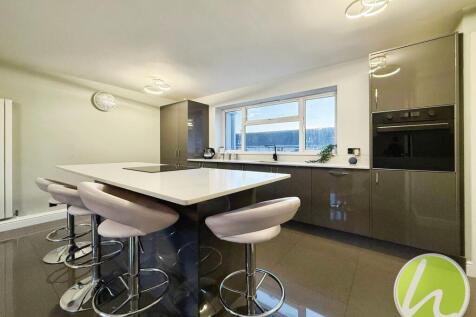 Kitchen/ Dining Area