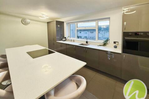 Kitchen/ Dining Area