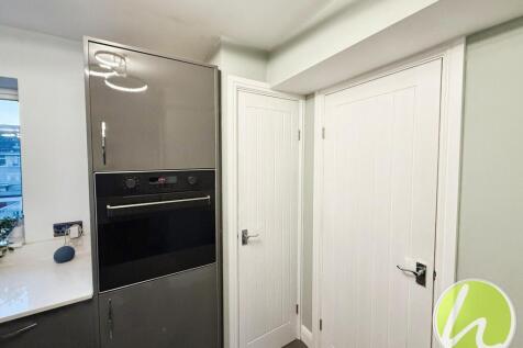 Kitchen/ Dining Area