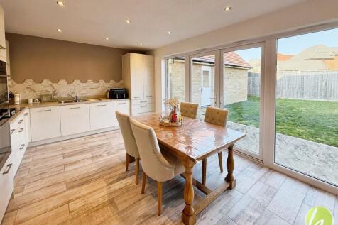 Kitchen/ Dining Room