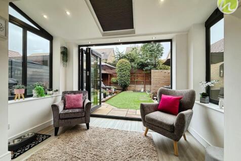 Kitchen/ Dining Space