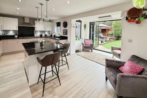 Kitchen/ Dining Space
