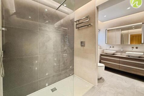 Family Shower Room