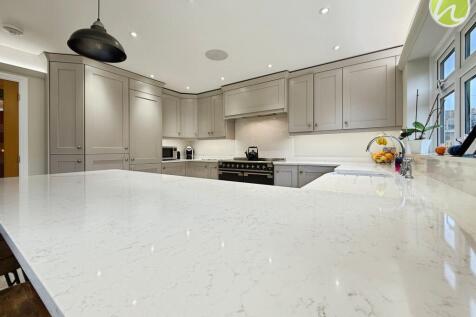 Kitchen/ Dining Room