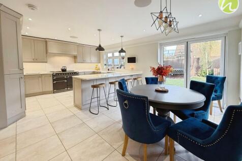 Kitchen/ Dining Room