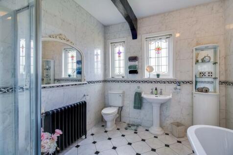 BATHROOM/W.C.