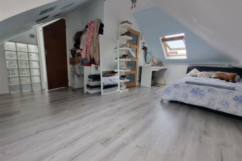 DOUBLE BEDROOM THREE