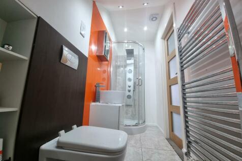 EN SUITE SHOWER ROOM/W.C.