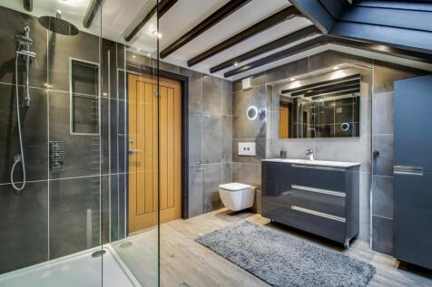 EN SUITE SHOWER ROOM/W.C.