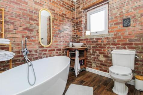 BATHROOM/W.C.