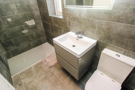 EN SUITE SHOWER ROOM/W.C.