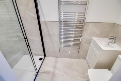 EN SUITE SHOWER ROOM/W.C.