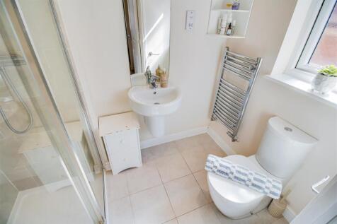 EN SUITE SHOWER ROOM