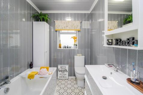 BATHROOM/W.C.