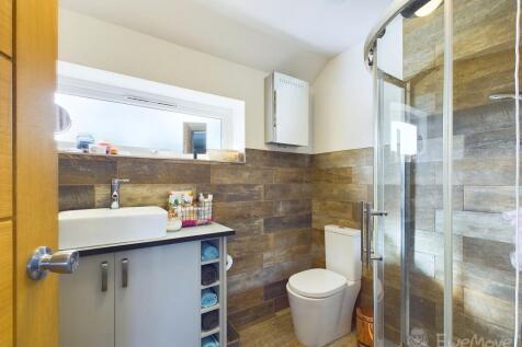 Ensuite to Main Bedroom