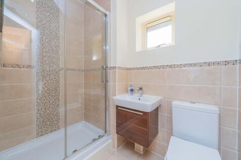 Double with En-suite EmilyDimelowEwemoveWhitchurch