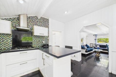 CAM02386G0-PR0125-STILL015