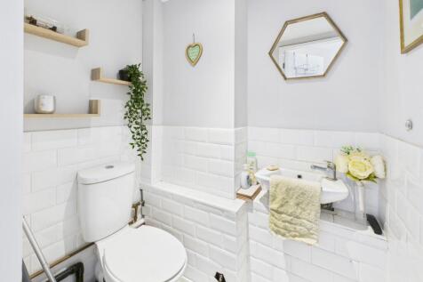 CAM02386G0-PR0143-STILL012