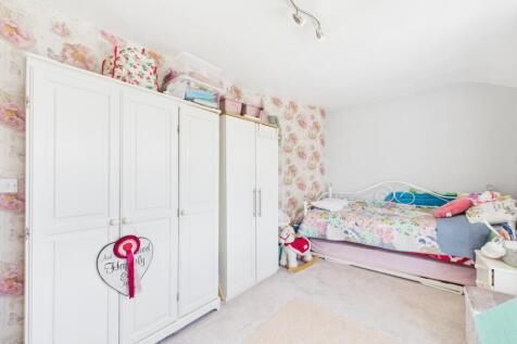 CAM02386G0-PR0143-STILL034