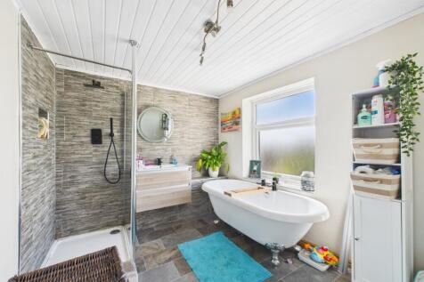 CAM02386G0-PR0143-STILL037