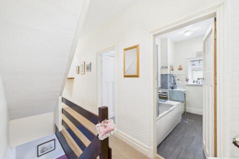 CAM02093G0-PR0056-STILL005