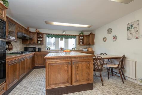 30 - 1 Westfield Mews BD13 3AP