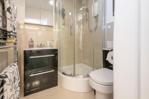 Ensuite Bedroom 4