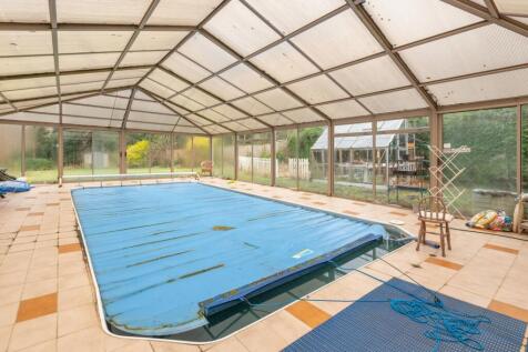 Conseratory With Pool