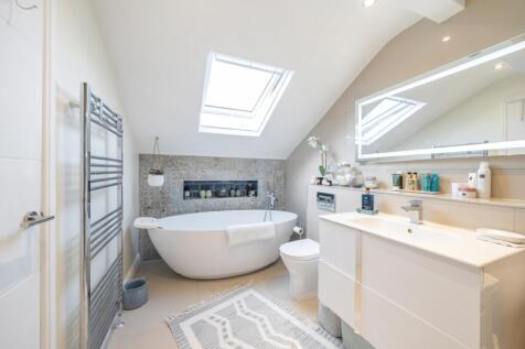 Ensuite to bedroom 1