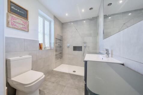 Main bedroom ensuite