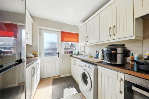 Katrina Grove-EweMove Pontefract.Kitchen1
