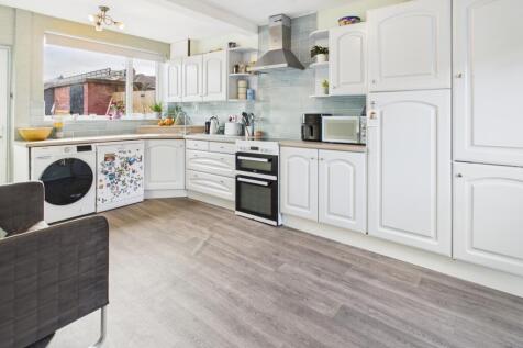 CAM04233G0-PR0039-STILL009