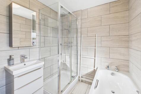 CAM04233G0-PR0039-STILL019