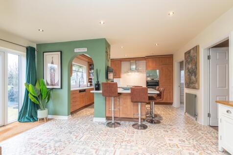 25 - 5 Hartshead Court WF15 8FG