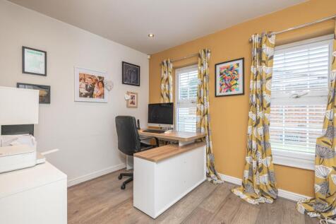 36 - 5 Hartshead Court WF15 8FG