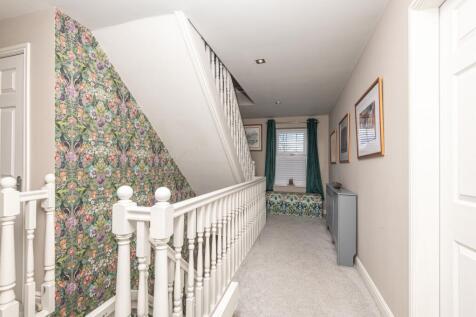 47 - 5 Hartshead Court WF15 8FG