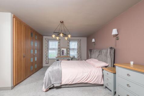 50 - 5 Hartshead Court WF15 8FG