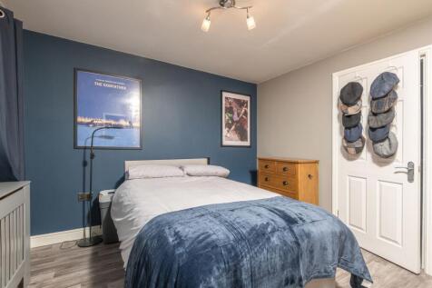 45 - 5 Hartshead Court WF15 8FG