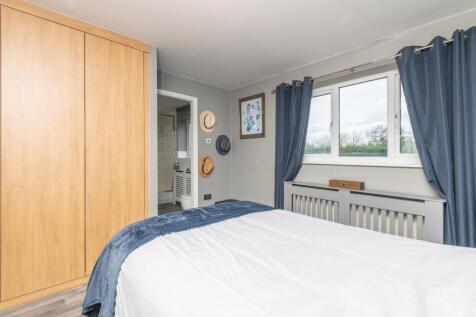 46 - 5 Hartshead Court WF15 8FG