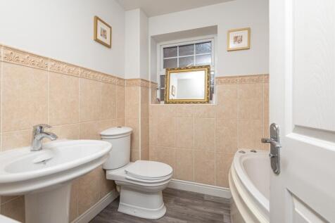 38 - 5 Hartshead Court WF15 8FG