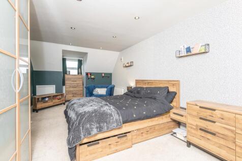 64 - 5 Hartshead Court WF15 8FG