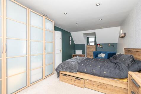 65 - 5 Hartshead Court WF15 8FG